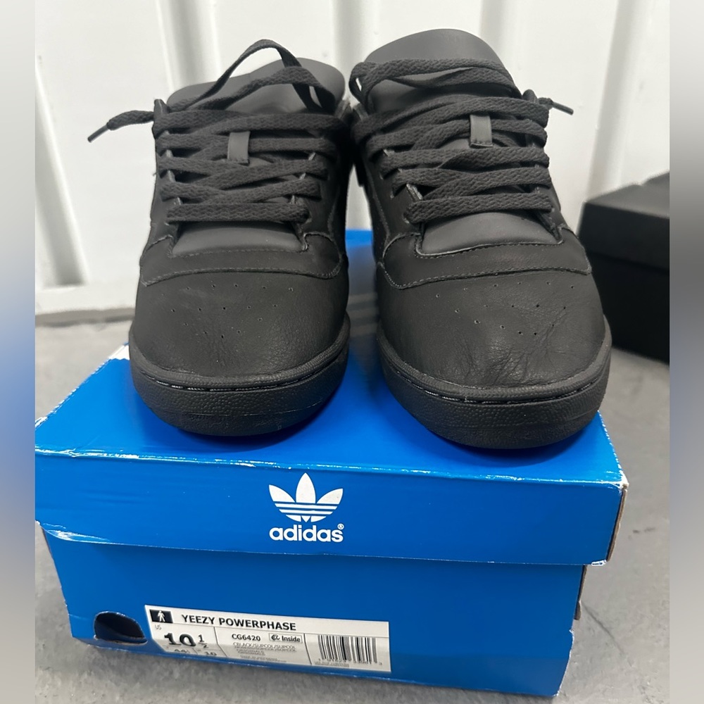 Adidas Yeezy calabasas